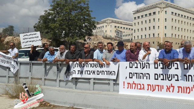 القدس : العديد من القيادات العربية تتظاهر امام مكتب رئيس الحكومة احتجاجا على الجرائم
